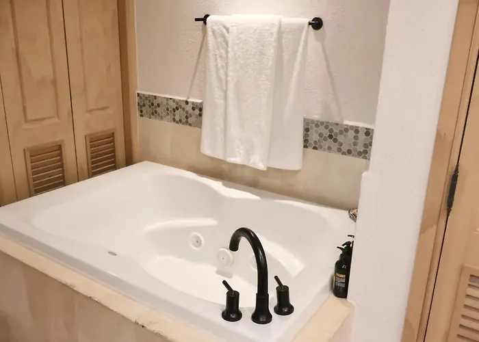 Gorgeous In Cabo With Ocean And Lands End View, Private Swimmable Beach, Pools, Sleeps 8