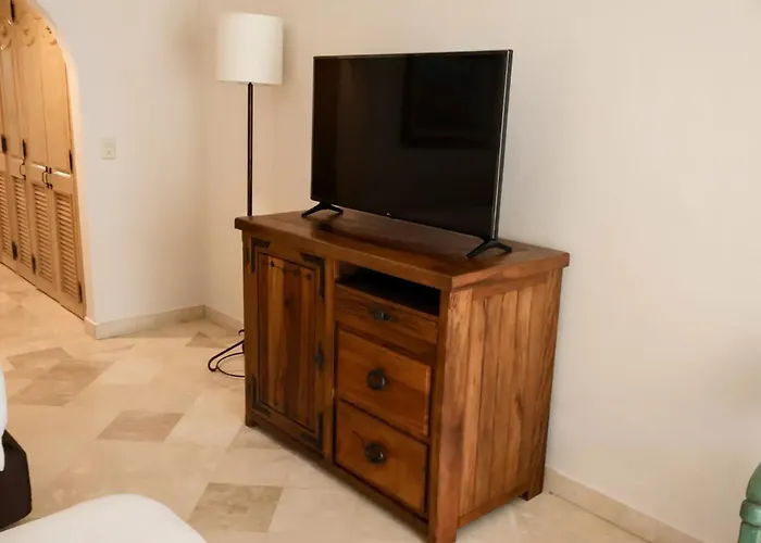 Aparthotel Gorgeous In Cabo With Ocean And Lands End View, Private Swimmable Beach, Pools, Sleeps 8