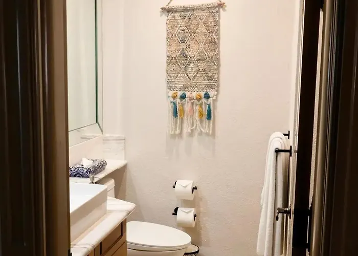 Aparthotel Gorgeous In Cabo With Ocean And Lands End View, Private Swimmable Beach, Pools, Sleeps 8