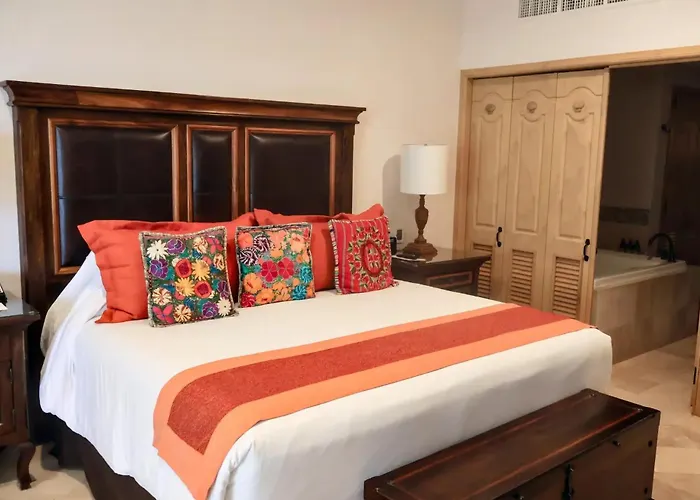 Aparthotel Gorgeous In Cabo With Ocean And Lands End View, Private Swimmable Beach, Pools, Sleeps 8 Cabo San Lucas
