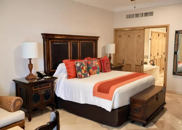 Gorgeous In Cabo With Ocean And Lands End View, Private Swimmable Beach, Pools, Sleeps 8