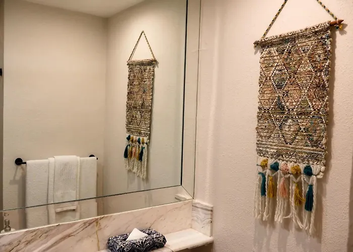 Aparthotel Gorgeous In Cabo With Ocean And Lands End View, Private Swimmable Beach, Pools, Sleeps 8