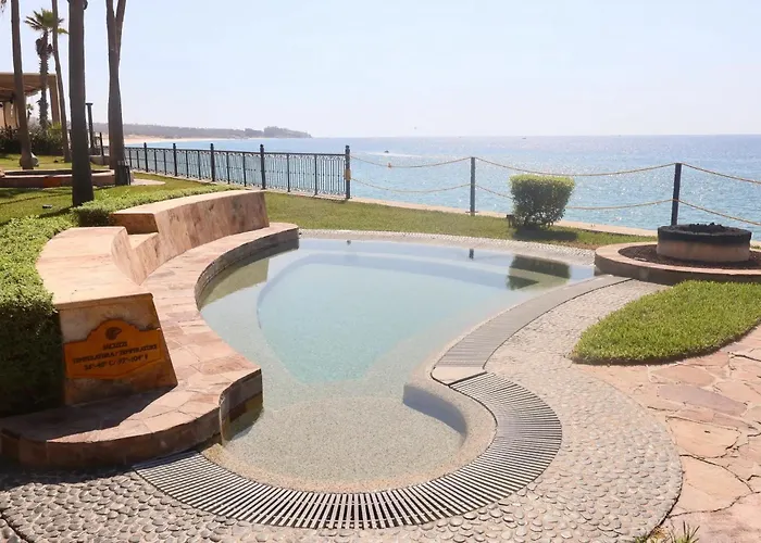 Aparthotel Gorgeous In Cabo With Ocean And Lands End View, Private Swimmable Beach, Pools, Sleeps 8